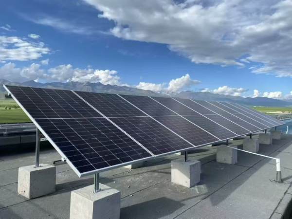 青海學(xué)校太陽能光熱組合系統(tǒng)